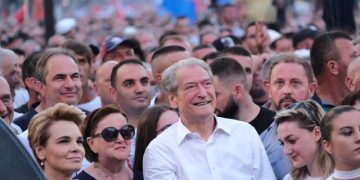 Berisha në ekstazë pas protestave të dhunshme në… Sri Lanka