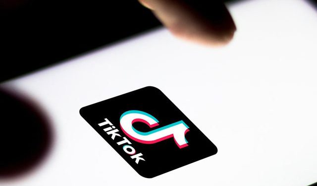 TikTok-u i mbushur me reklama sekrete të dyshimta