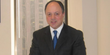 Një letër drejtuar kongresmenit Zeldin, në lidhje me shpalljen non-grata të Berishës