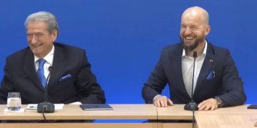 Telemediat shqiptare mbasdite të shesin shalë, c*ca e prapan*ca, në darkë injorantë dhe sharlatan si filozofë