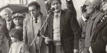 Protestat “kurë” për demokracinë, jo mjet për të shkulur “hurin” nga prapanica e maskarenjëve