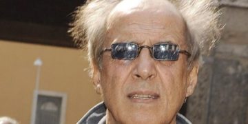 ‘Unë shpresoj të jetoj edhe për pak: Kam rreth njëzet vjet që mendoj dhe kam nisur të mendoj për jetën tjetër’! Fjalët prekëse të Adriano Celentanos