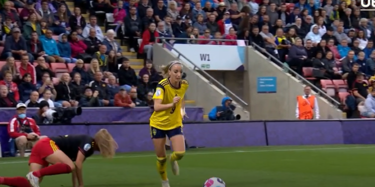 VIDEO/ Rrëzon kundërshtaren përtokë me vetëm një lëvizje, UEFA ju fton ta shijoni: Vizion, klasi i Asllanit