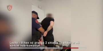 “Hape, policia”! Fshiheshin në një apartament në Shëngjin: Ja momenti i arrestimit të dy finlandezëve (Video