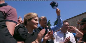 Ikni o hajdut të vijmë ne grabitësit makut… “kostum rakie” për protestuesit laraman!