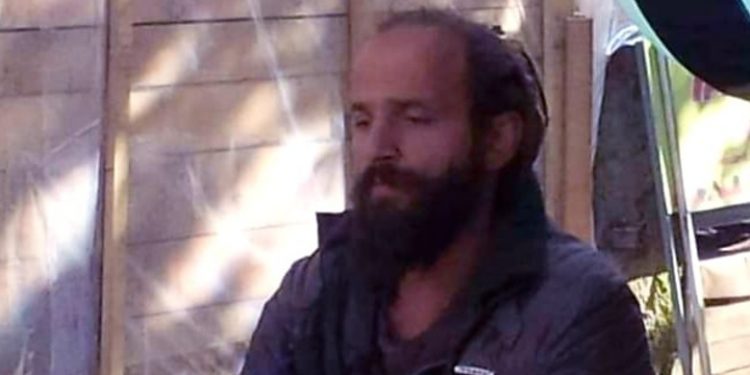 Historia e Sashës, që prej 15 vitesh endet rrugëve të Tiranës i braktisur! Gazetari Mane apel: Familja do lumturohet kur të shohë që fatkeqi është gjallë