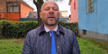 FOTO/ Xhelal Mziu bën gafën epike, ngatërron flamurin e Kosovës me të Somalisë