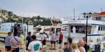 Ngjarje e rëndë! Turistja hidhet me parashutë në Greqi: Skafi e tërheq zvarrë dhe e vret në sy të familjes