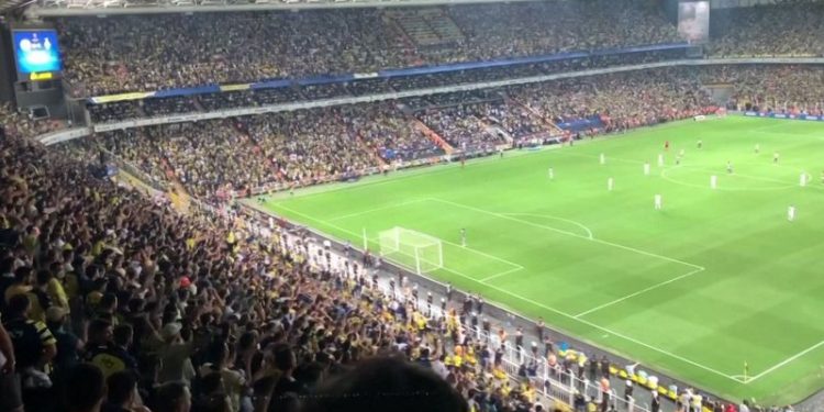 Thirrjet me emrin e Vladimir Putin, UEFA merr masa drastike ndaj Fenerbahçes