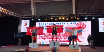 Peshëngritja shqiptare me një tjetër Kampion Europe, Ertjan Kofsha merr 3 medalje të arta