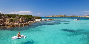 Kreshnik Spahiu zbulon vendin perfekt për të emigruar: Qeveria ofron 15 mijë euro për ata që zhvendosen në ishul