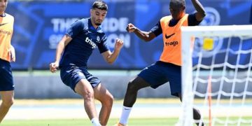 Çelsi fut Brojën në ekipin e parë për sezonin e ri, i heq numrin mesfushorit të Anglisë dhe ia jep sulmuesit shqiptar