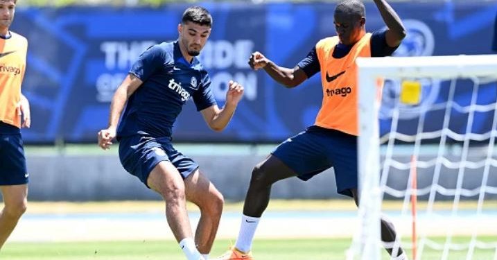 Çelsi fut Brojën në ekipin e parë për sezonin e ri, i heq numrin mesfushorit të Anglisë dhe ia jep sulmuesit shqiptar