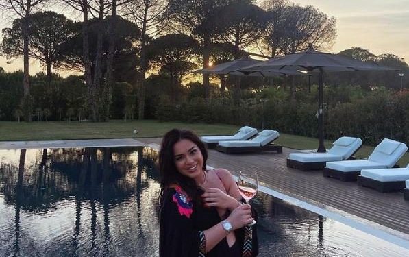 Ilda Bejleri lindi tek spitali i Klod oligarkut, babai i fëmijës Arditi 49-vjeçar i dyshuar për pastrim parash, i martuar me dy fëmijë, vijon i martuar me gruan e parë