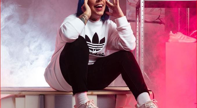 “Më tha vidh paratë e kasës, pastaj në burg…”! Nga “skiftere” në komediane, influencerja e njohur greke tregon si shqiptari e detyroi të grabiste kur ishte 11 vjeçe