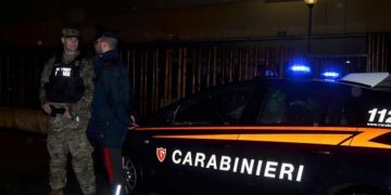 Grabitën me dhunë një turist në mes të Milanos, arrestohen dy të rinj shqiptarë