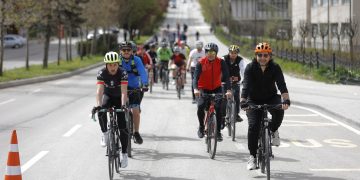 Në Tiranë një rrezik i madh për qytetarët dhe mjetet qarkullimi i tyre kaotik! Prishtina ndalon qarkullimin e “dyrrotakëve” elektrik deri në daljen e rregullores