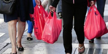 Ma jep një qese… a s’ke më t’madhe ?!