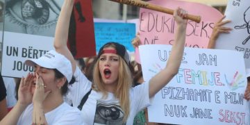 FOTOT: Kishte protestë në Tiranë? Kujt i intereson kjo, lajmi është kush VIP shkoi dhe pse u zunë