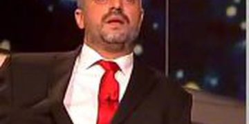 VIDEO/ Televizioni serb, imiton Edi Ramën: Mirëmbrëma, Kosova është e pavarur!