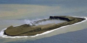 Vullkanet krijojnë një ishull të ri në oqeanin Paqësor