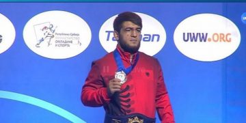 Kampion bote me fanelën kuq e zi Abakarov: Ëndrra ime u bë realitet!