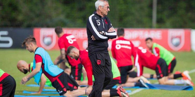 Edy Reja largohet nga Shqipëria? Raportimi: Lojtarët pritën fundin e intervistës, e takuan të gjithë