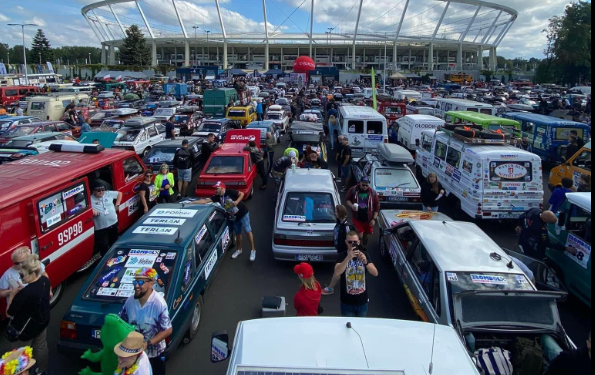 Karvani me 980 automjete niset nga Polonia drejt Shqipërisë, Rama publikon pamjet