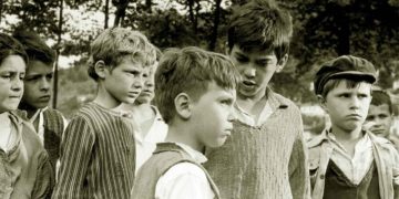 Pas largimit nga  jeta të Enea Zhegut: Kanali televiziv më i njohur në SHBA shfaq filmin “Tomka dhe shokët e tij”