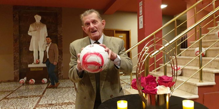 Legjenda e futbollit shqiptar “macja e zezë” e portës, Sulejman Maliqati ndahet nga jeta