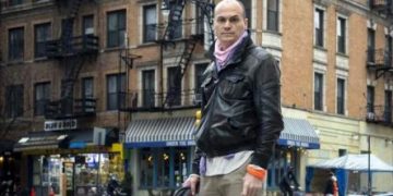 “Më mbështeti për muri dhe…”! Aktorja 30-vjeçare akuzon regjisorin grek: Më vonë mora vesh që kishte përdhunuar edhe motrën