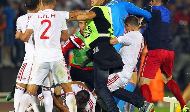 14 Tetor, 8 vjet më parë në Beograd! VIDEO e papublikuar më parë e tensionit në Serbi: Nëna e Andi Lilës…