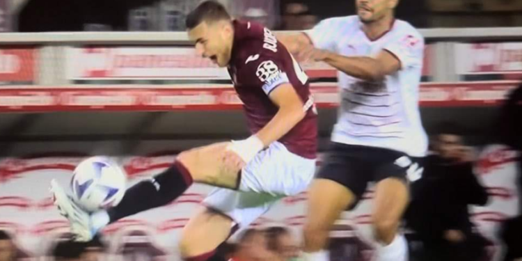 VIDEO/ Milani e vjedh Torinon në sytë e të gjithë botës, e pabesueshme sesi arbitri e quajti gol