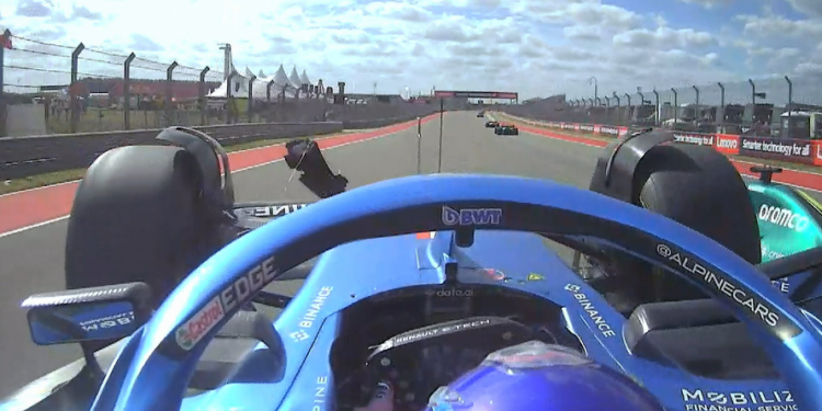 E magjishme/ Skenat e filmave bëhen realitet në Formula 1! Fernando Alonso tregon shkollën e vjetër: Mban në pistë makinën pasi fluturoi në ajër