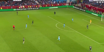 VIDEO/ Goli më i çuditshëm në historinë e futbollit erdhi sot te Trabzonspor-Monako, gafa e portierit që donte t’i zinte vendin Neuer