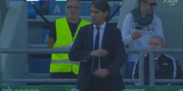 Inzagi kënaqet me Asllanin dhe shpjegon arsyen e zëvendësimit pas pjesës së parë: U ndëshkua me karton të verdhë, nuk mund të rrezikoja