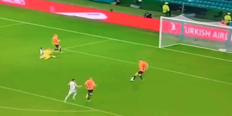 VIDEO/ Nuk kishte as portier dhe sulmuesi nuk shënon dot, dështimi më i madh i historisë së Champions League mbërriti sot në mbrëmje