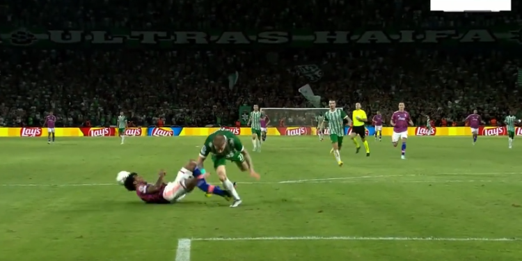 VIDEO/ Juventusi prek fundin, humbet në Izrael, por ndihet i vjedhur në Champions! Kuadradon e plasin përtokë në zonë, nuk ka penallti për arbitrin