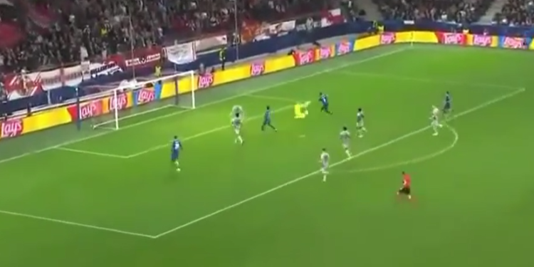 VIDEO/ Po të ishte Broja do mbulohej me kritika, Aubameyang humbet rastin e pastër përballë portierit