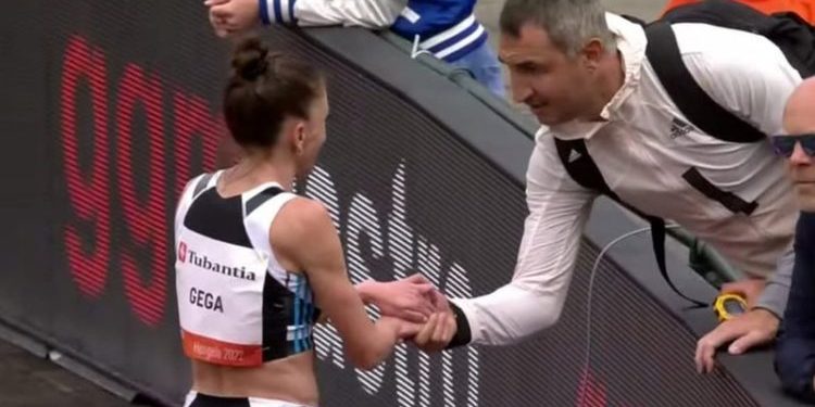 E bujshme/ E ngriti Luiza Gegën në majën e Europës, Stërmasi shpallet “Trajneri Europian i Vitit“