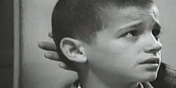 I bëri shqiptarët të derdhin lot: Ja si duket sot Suloja që luan te “Lulëkuqe mbi mure”!