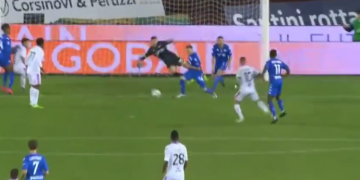 VIDEO/ Vendoset me trup si portier për të shpëtuar golin, tjetër ndërhyrje fantastike e Ardian Ismajlit në Serinë A