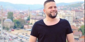 Zbulohet historia e dashurisë së Flor Mumajesit: I lidhur me bashkëshorten e qeveritarit të njohur shqiptar