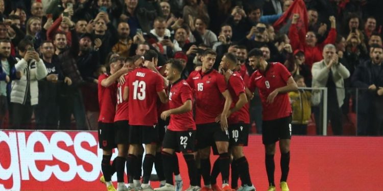 VIDEO/ 22 mijë tifozë nuk mjaftojnë, Italia fiton me përmbysje në Tiranë me Shqipërinë në miqësoren e luksit! 4 gola vendosin ndeshjen