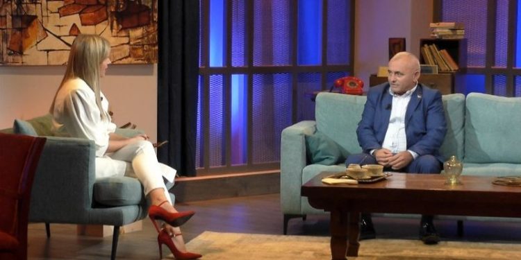 “Alo Dedë a më dëgjon”?! Se mendonim kurrë që një ditë nuk do të kthehej Historia e filmit të famshëm: Djali i Dedës së vërtetë rrëfehet si e kanë përjetuar humbjen e papritur të babait të tyre