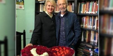 Dy gëzime në një ditë, Mirush Kabashi surprizon bashkëshorten: Jetofshim e gëzofshim së bashku!