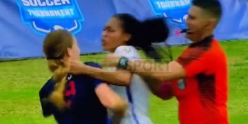 VIDEO/ Plas grushti në futbollin e femrave, jo vetëm meshkujt shkaktojnë trazira