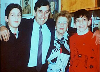 Një burri që e la të ve me një djalë  dhe fati i zi me e humb dhe atë! Si u nda nga i biri Tinka Kurti?! “Biri im, shpirti i nanës, nuk të marr dot”