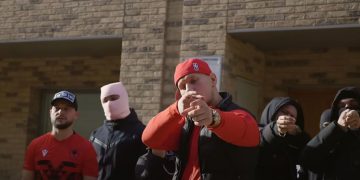 Po “shplani” trurin e shqiptarëve për ardhur në Britani! Mediat britanike shkrim pë reperin Vision