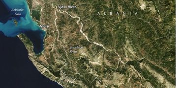 “Rrjedh i lirë nëpër Shqipëri”: NASA publikon foto të lumit Vjosë